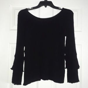 Signature Studio 2 tiered bell sleeve top. NWOT